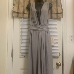 Long gray sleeveless dress .